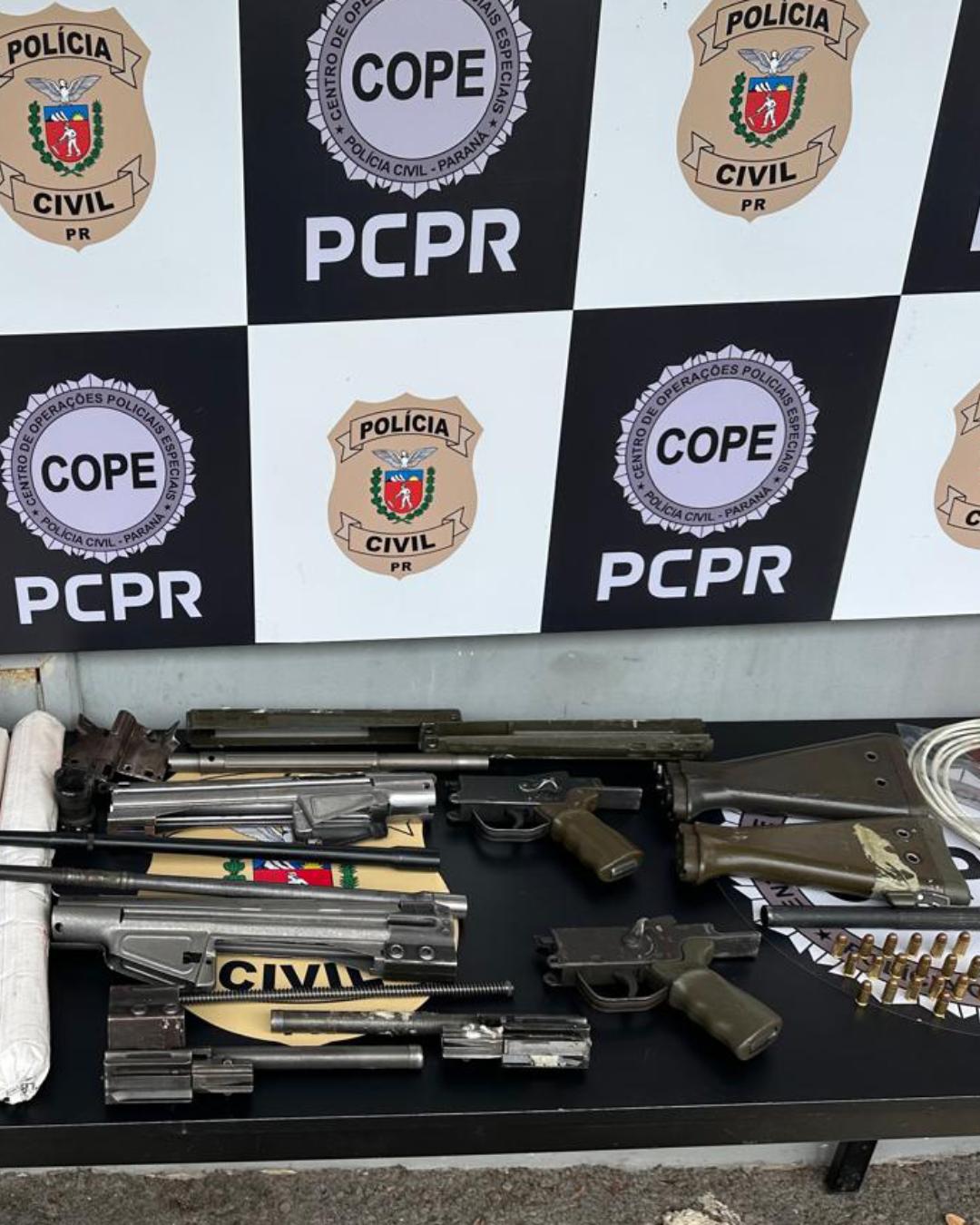 Polícia Civil apreende explosivos e armamentos em área de mata em Piraquara