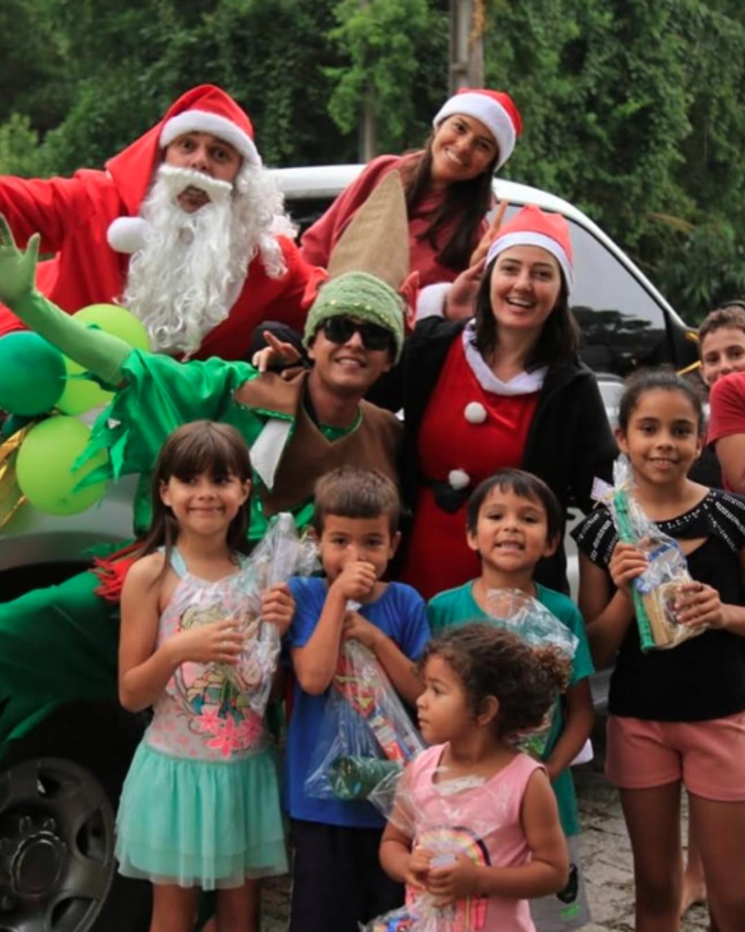 Voluntários transformam o Natal em gesto de amor e levam alegria a comunidades de Quatro Barras