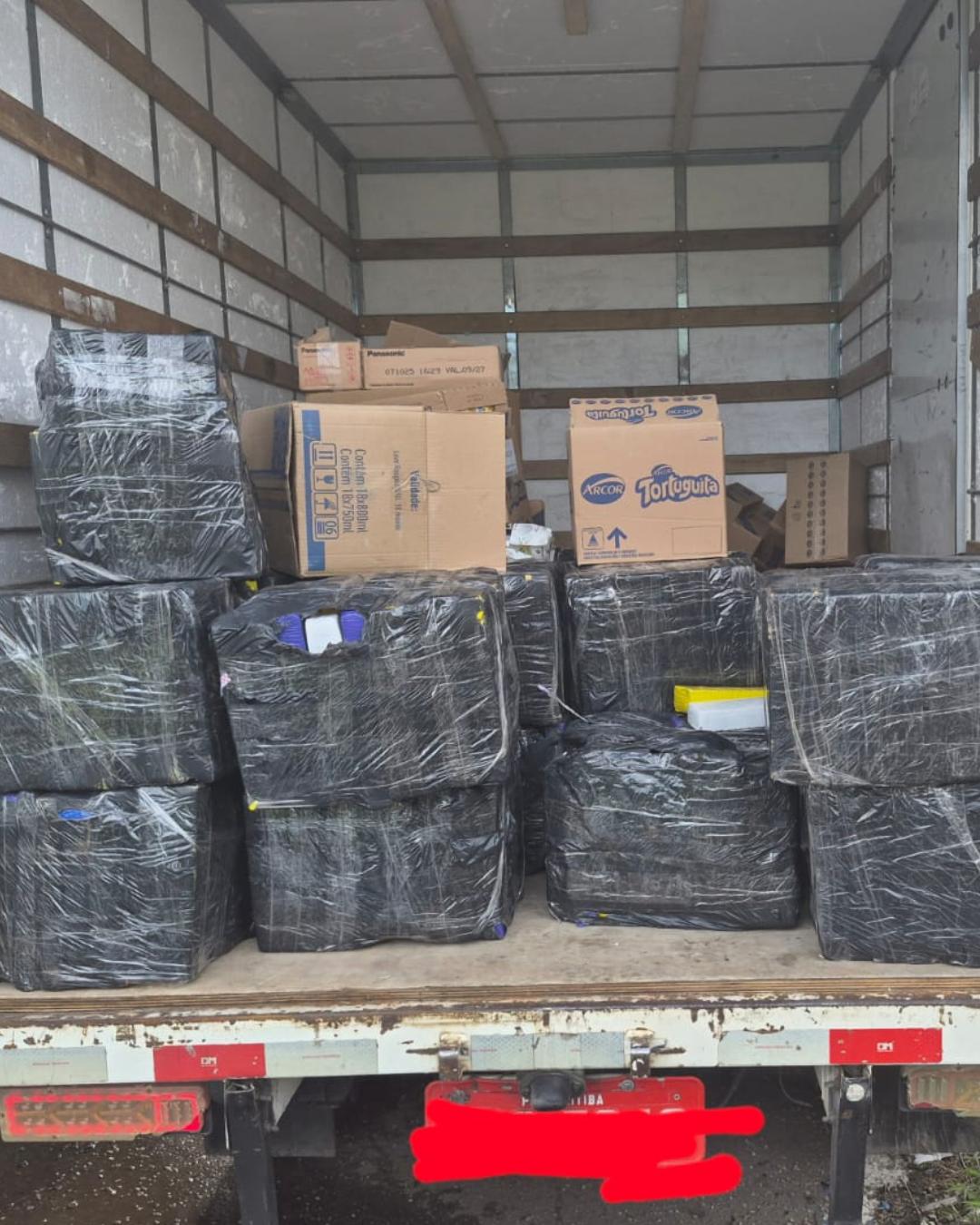 Ação policial em São José dos Pinhais apreende 625 kg de maconha escondidos em dois caminhões