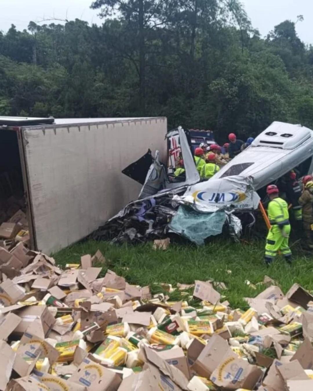 Seis pessoas morrem em acidente na BR-116 após retorno de culto em São Paulo