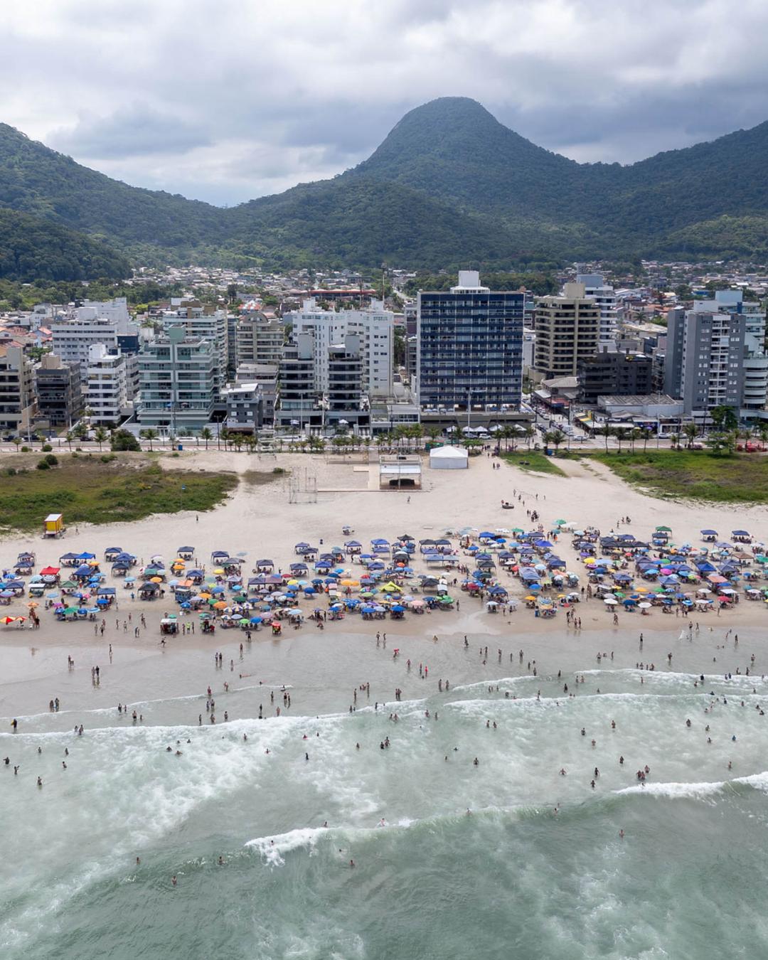 Calor de até 34°C e temporais isolados marcam previsão do fim de semana no litoral do Paraná