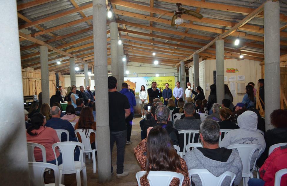 Helder Lazarotto assina ordem de serviço para três ruas no Jardim Santa Mônica