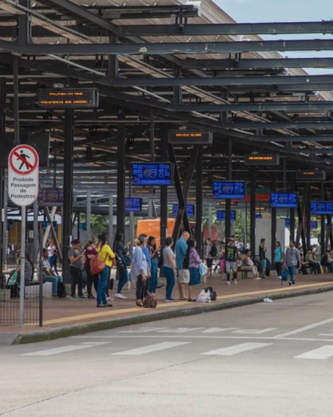 Paralisação de motoristas afeta 10 linhas de ônibus do transporte coletivo de Curitiba