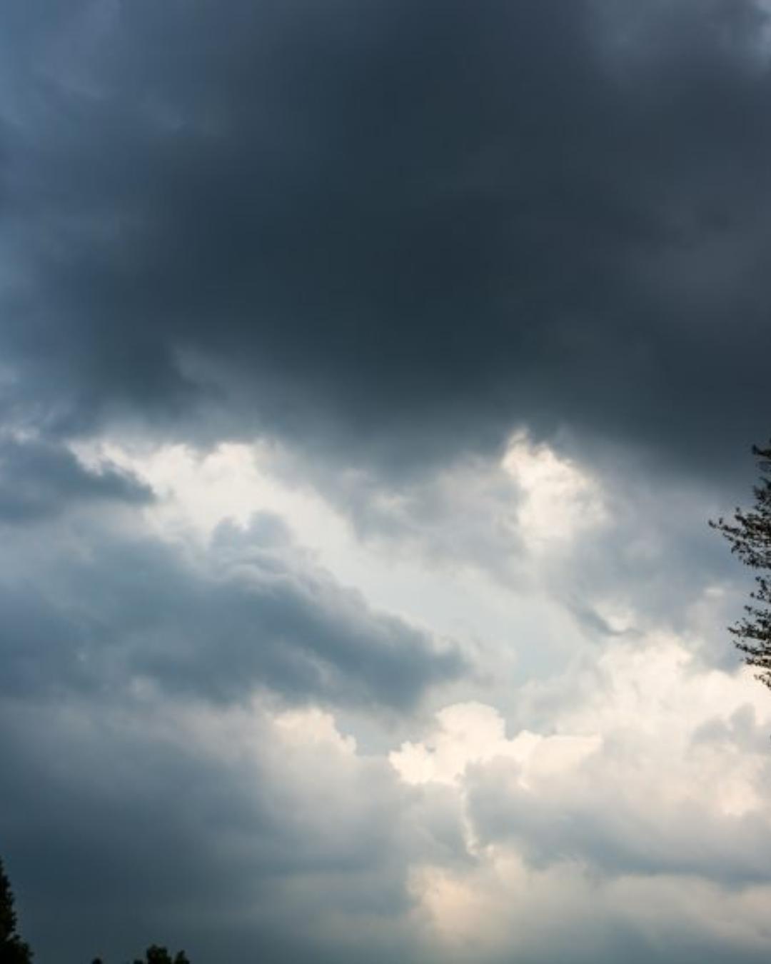 Paraná enfrenta alertas de tempestade e pancadas de chuva típicas do verão