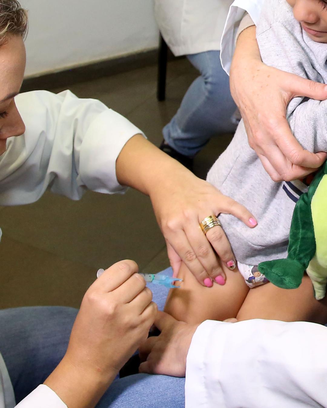Paraná reforça alerta sobre vacinação contra coqueluche em gestantes e crianças para evitar complicações