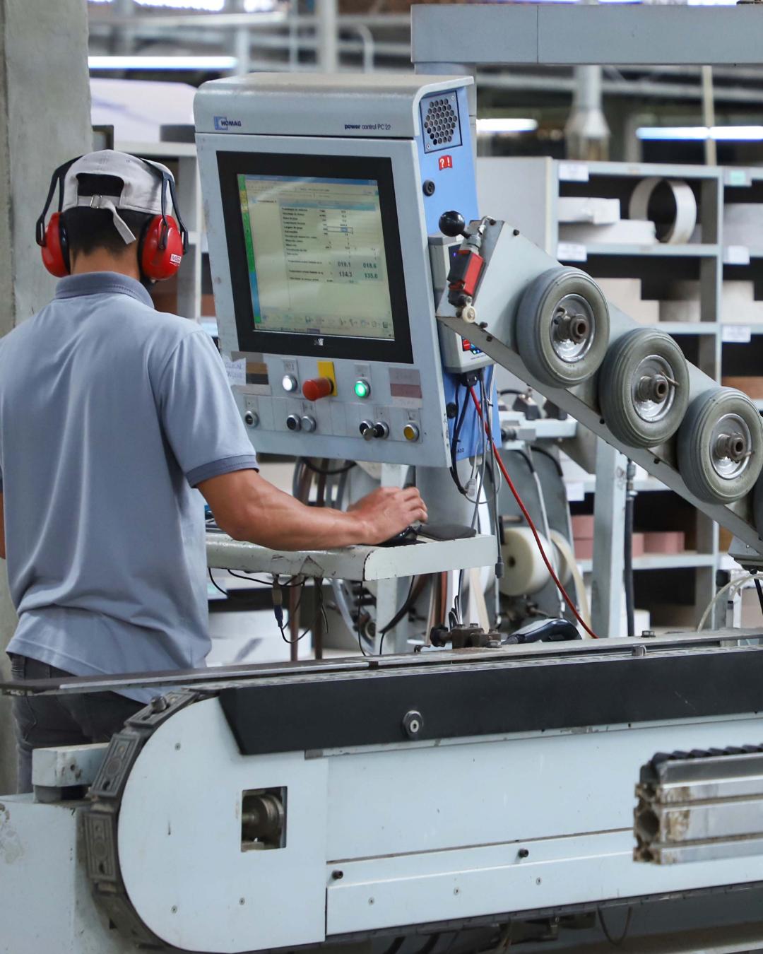 Paraná registra recorde de 26,5 mil vagas de emprego e fortalece economia