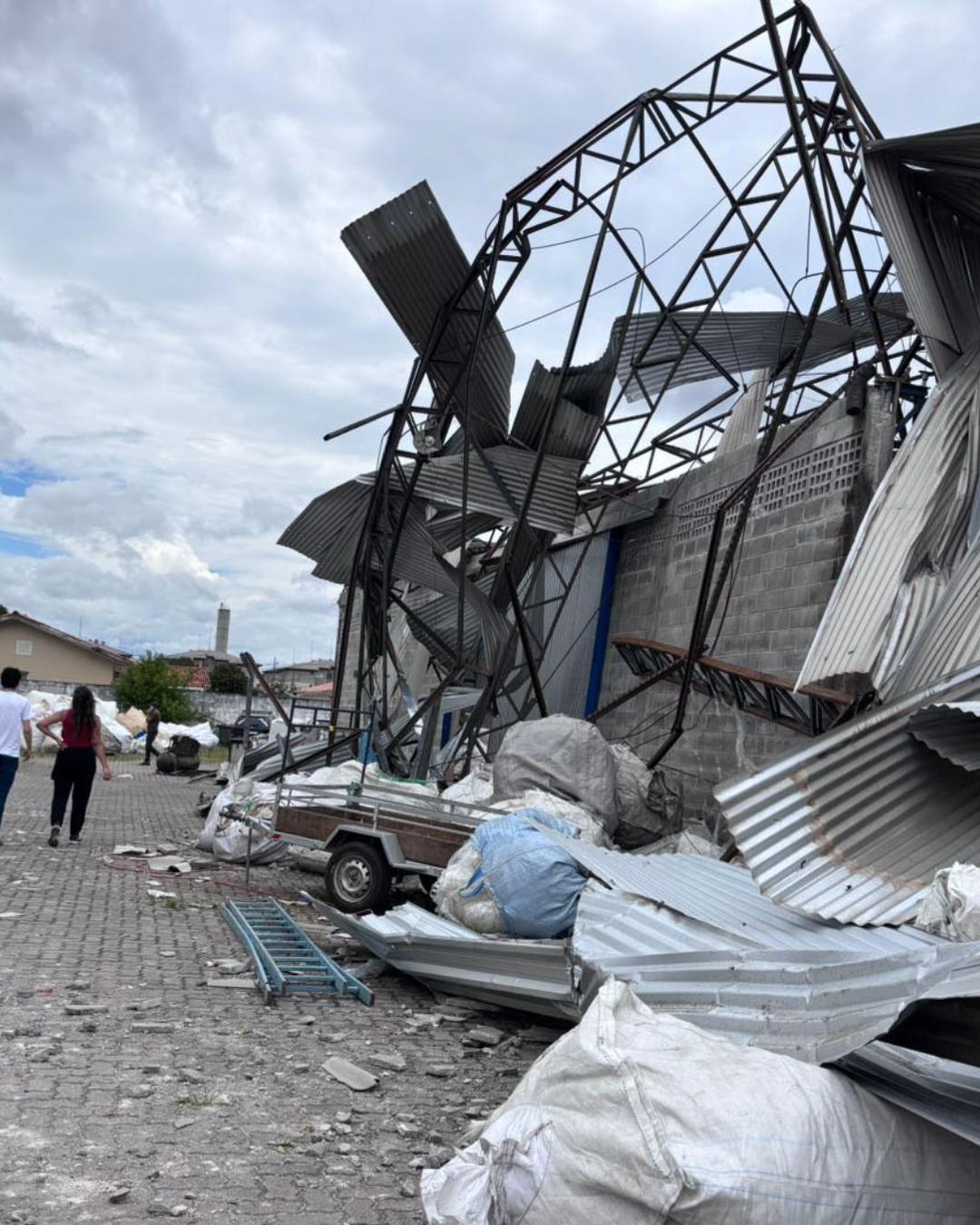 Simepar confirma tornado F2 em São José dos Pinhais com danos significativos e 350 residências atingidas