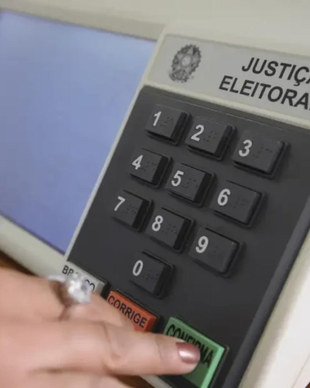 Apenas 53% dos brasileiros confiam nas urnas eletrônicas, aponta pesquisa Genial/Quaest