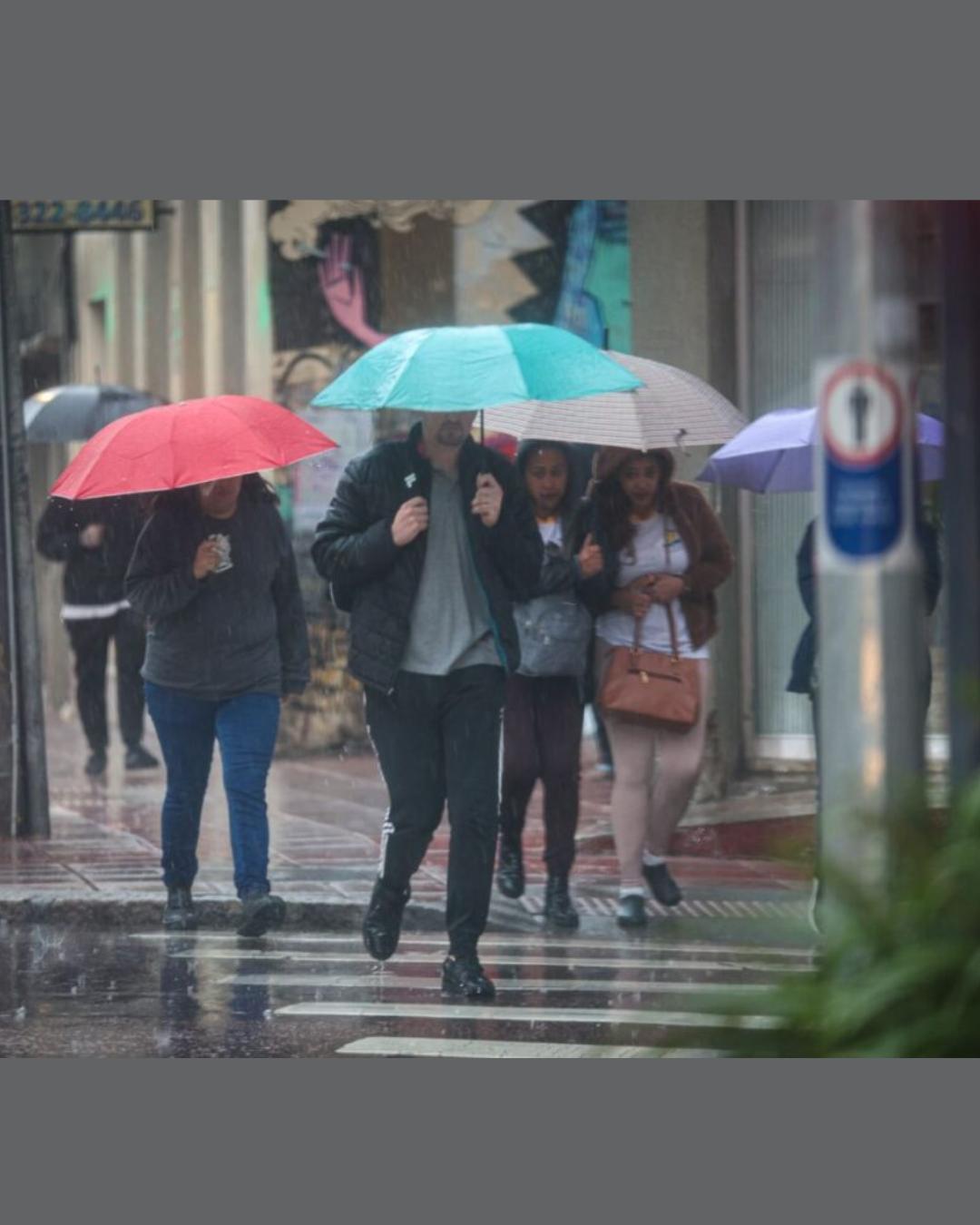 Curitiba e cidades do Paraná recebem alerta de ventos de até 60 km/h, com risco de tempestades