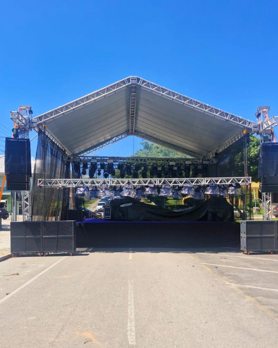 Estrutura do primeiro Carnaval de Campina começa a ser montada; evento ocorre hoje na Sede