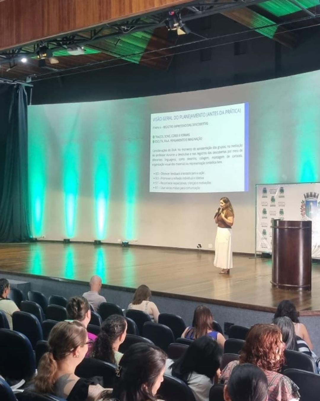 Rede municipal discute inclusão, educação digital e novos desafios para o ensino