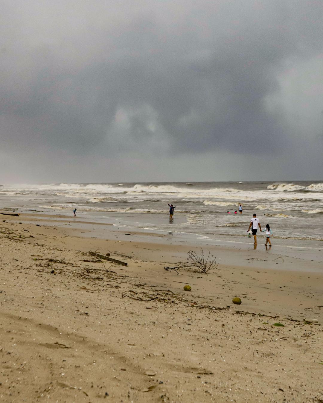 Risco de raios no mar durante tempestades exige atenção redobrada no Carnaval, alertam bombeiros
