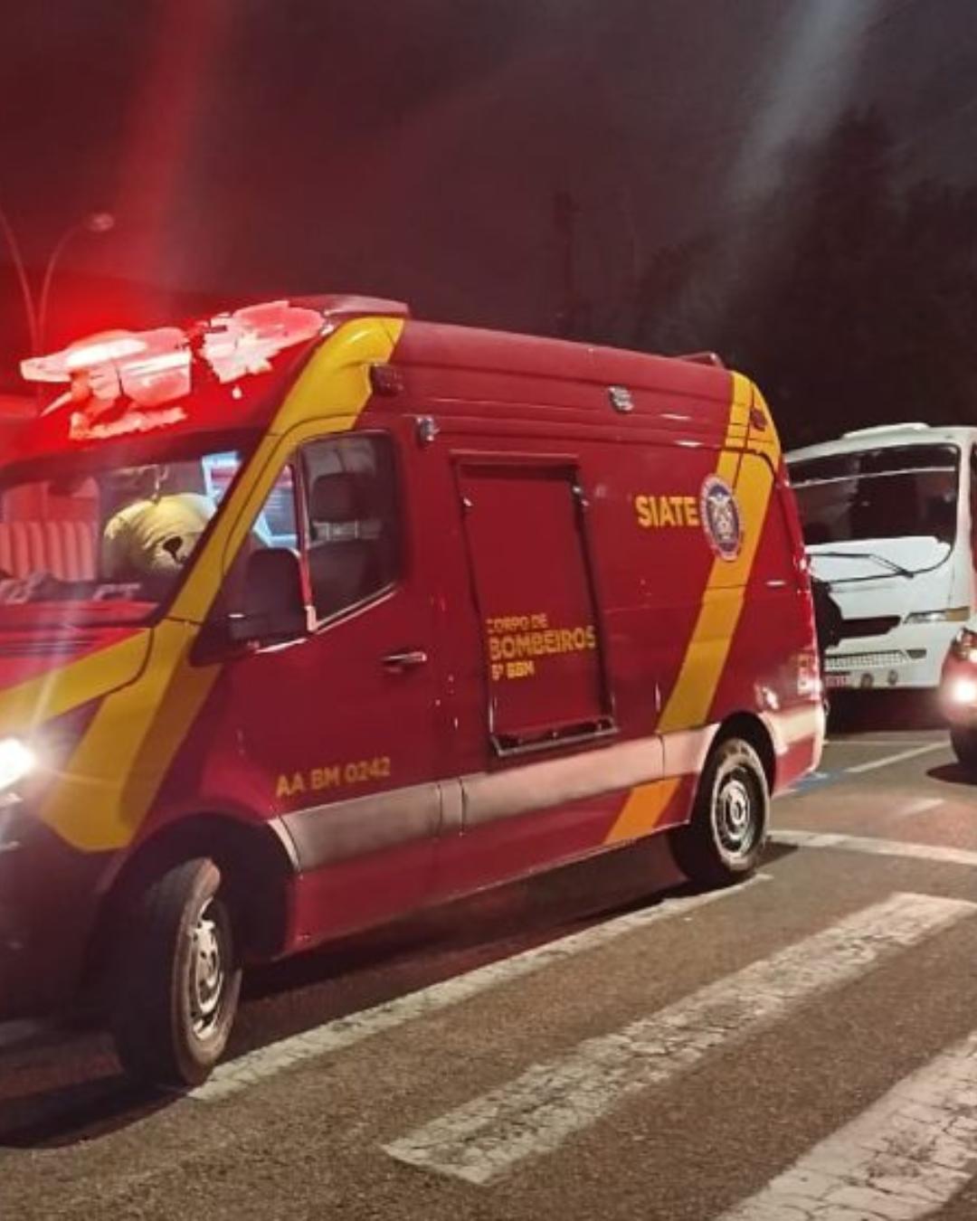 Adolescente é esfaqueado no pescoço por colega em colégio de Pinhais; Polícia investiga possível caso de homofobia