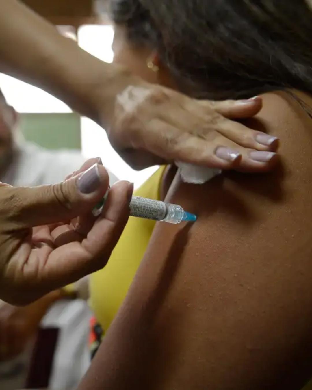 Avanços na vacinação contra HPV destacam desafios no combate ao câncer de colo do útero