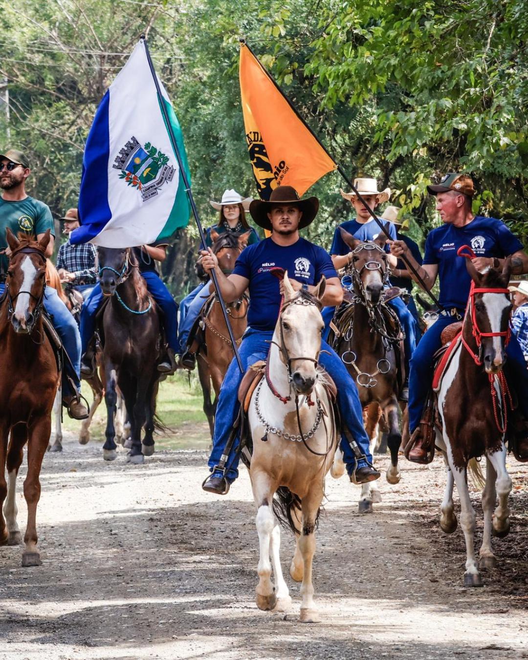 Cavalgada atrai milhares de pessoas ao bairro Barro Branco