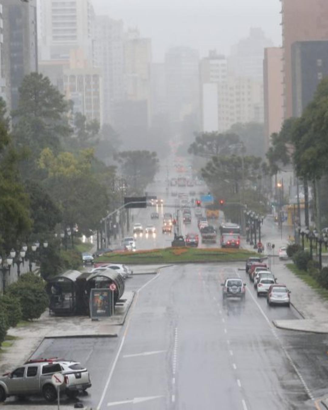 Chuva persiste em todo o Paraná até quinta-feira, com chance de temporais isolados