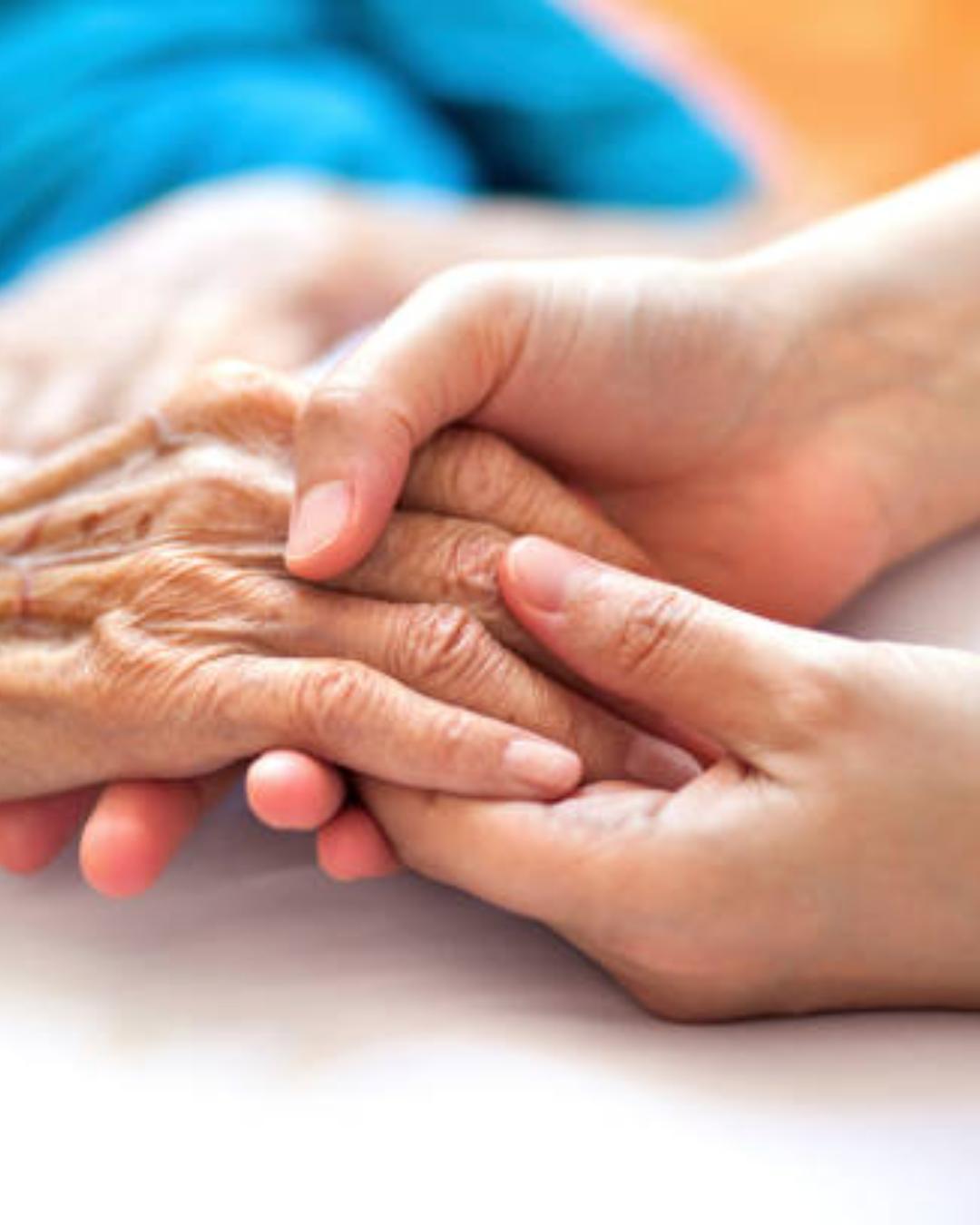 Como solicitar o benefício de R$ 810 no Paraná para cuidado de idosos em casa