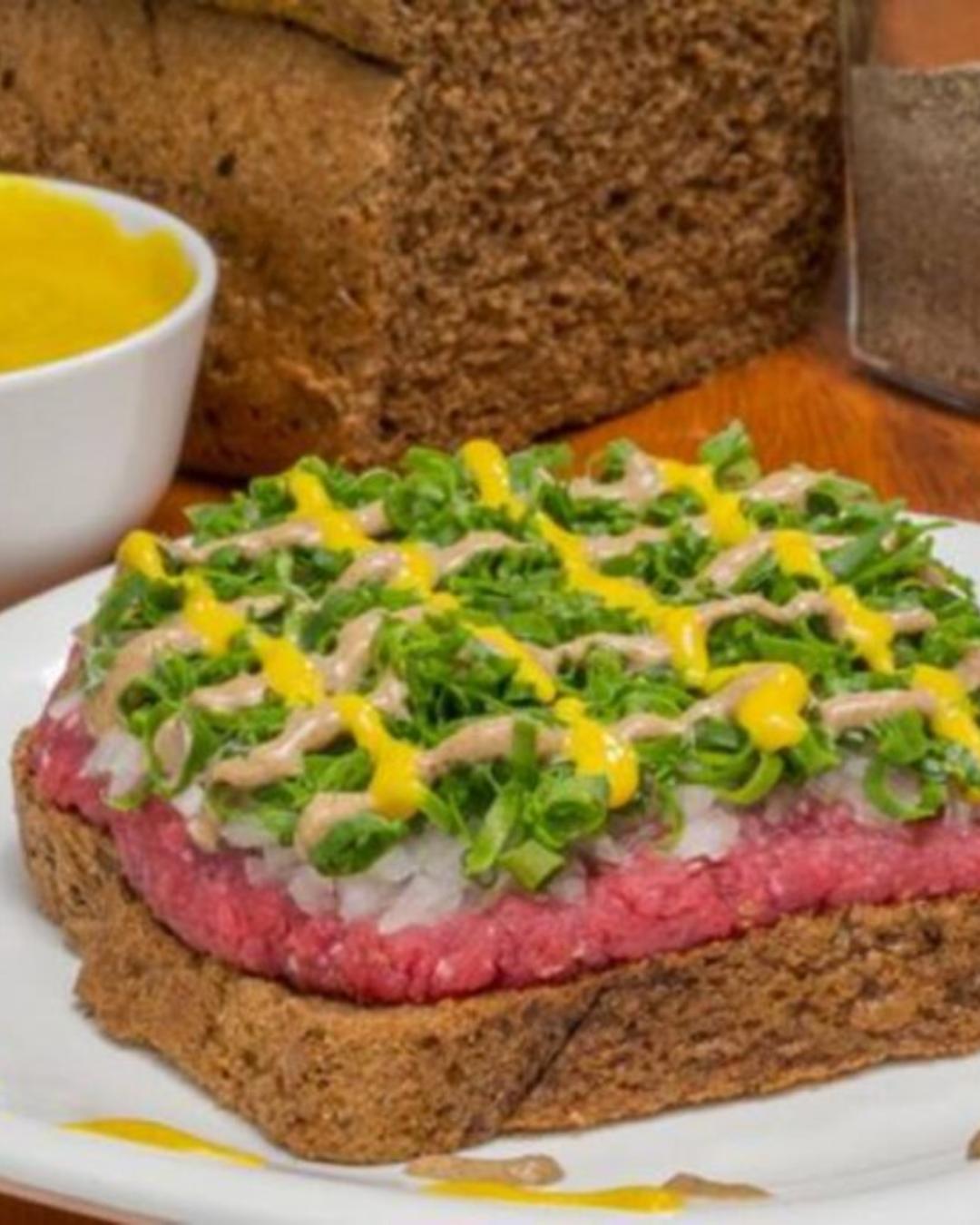 Curitiba celebra 333 anos com maior carne de onça do mundo no Mercado Municipal do Capão Raso