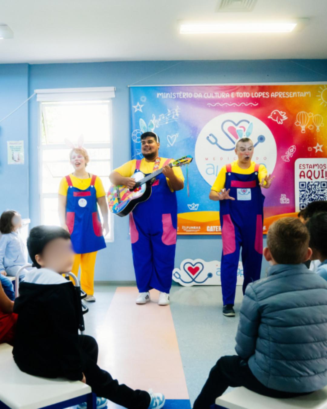 Fábula de Páscoa transforma o tempo de espera no Hospital Infantil que atende todo o Paraná