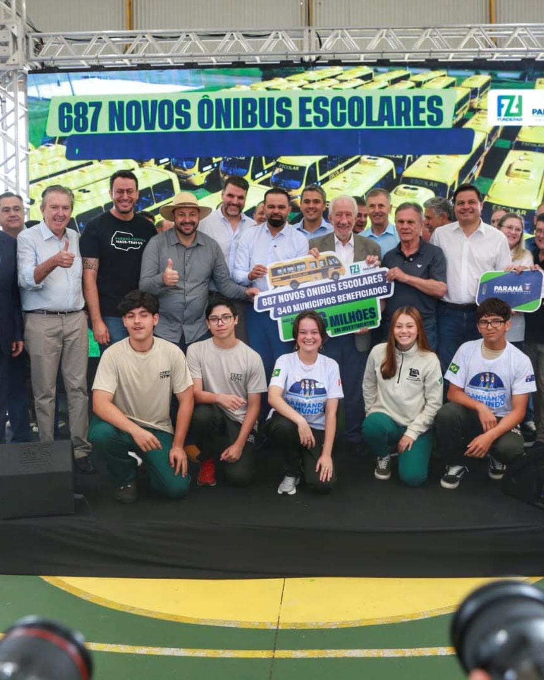 No Colégio Newton Freire Maia, Estado inicia entrega de ônibus escolares para 340 municípios