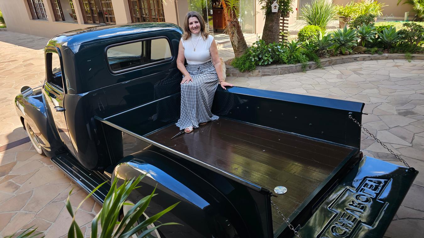 Old Cars leva mais de 100 carros clássicos para dentro de concessionária