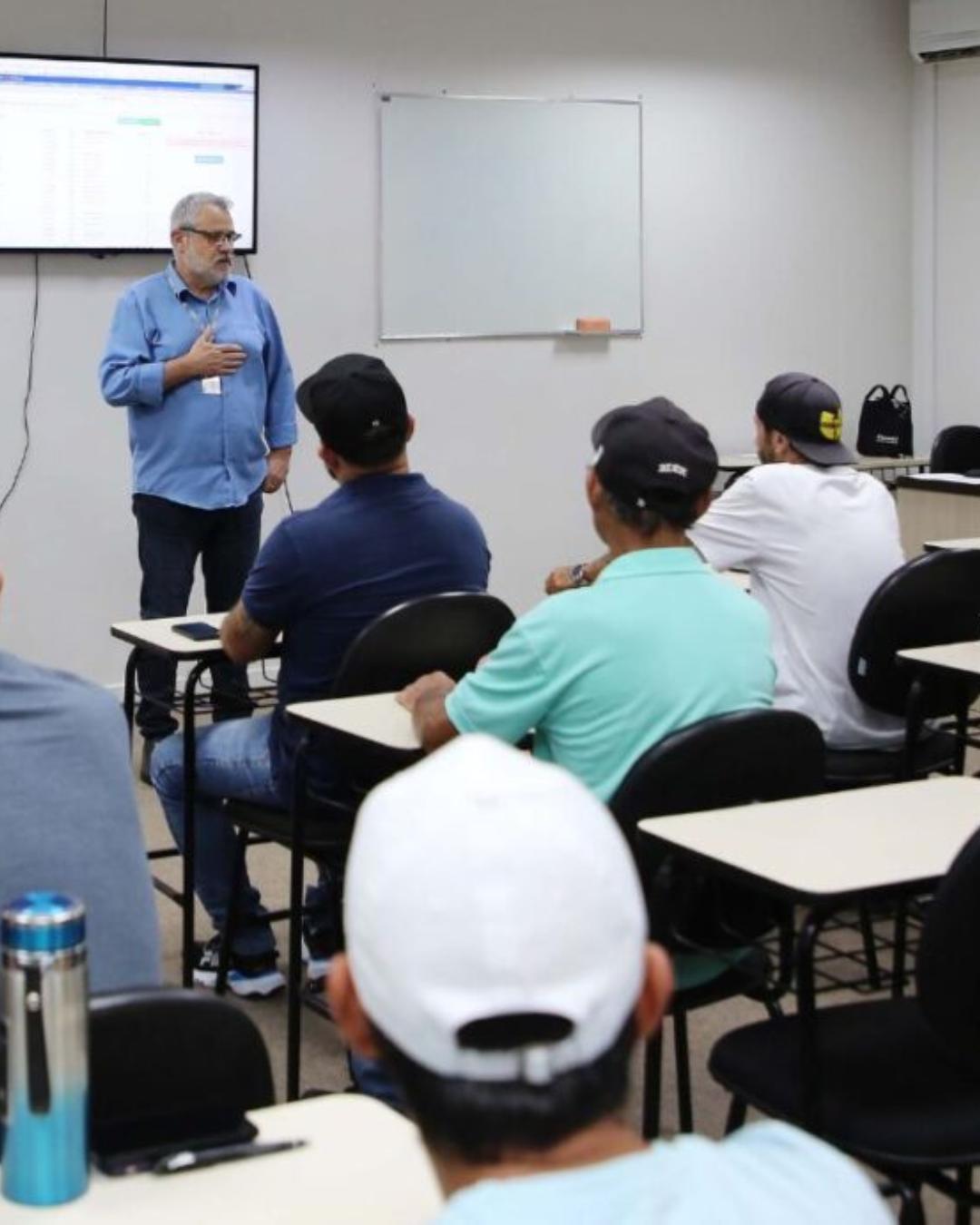 Paraná amplia curso de reciclagem para motoristas e reforça foco em segurança no trânsito