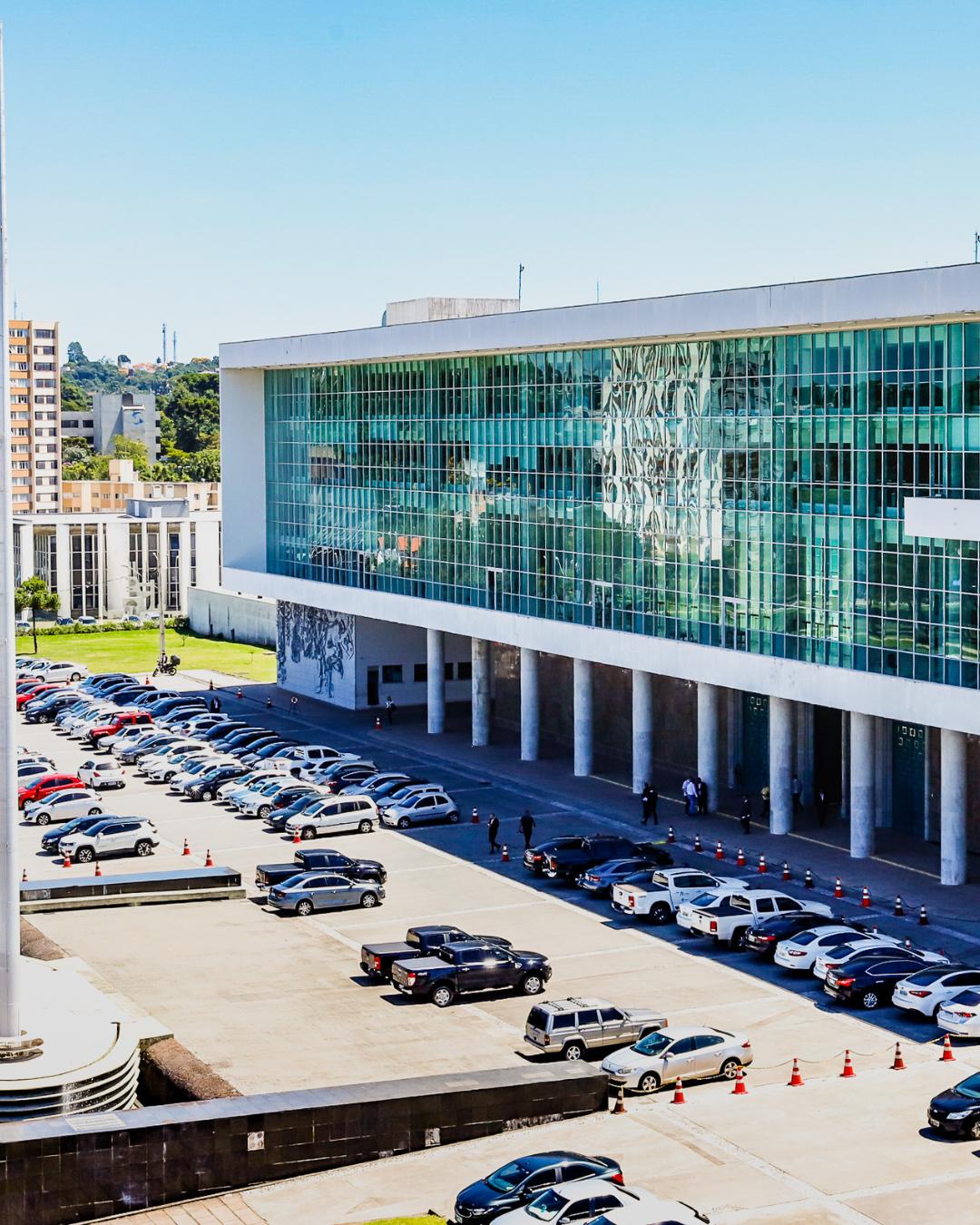 Paraná ampliará mais de 3 mil vagas em concursos públicos estaduais