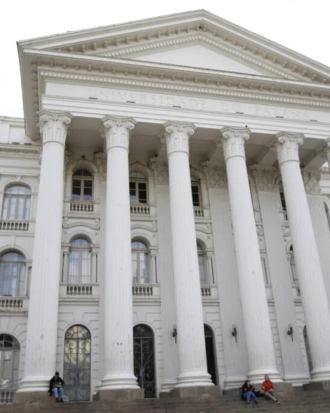 UFPR lança concurso público com 26 vagas e salários de até R$ 4.761,98