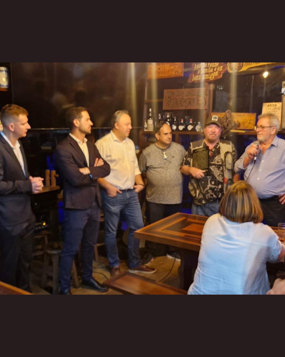 Amizade de décadas inspira homenagem a Carlão em noite especial no Espaço Minatti