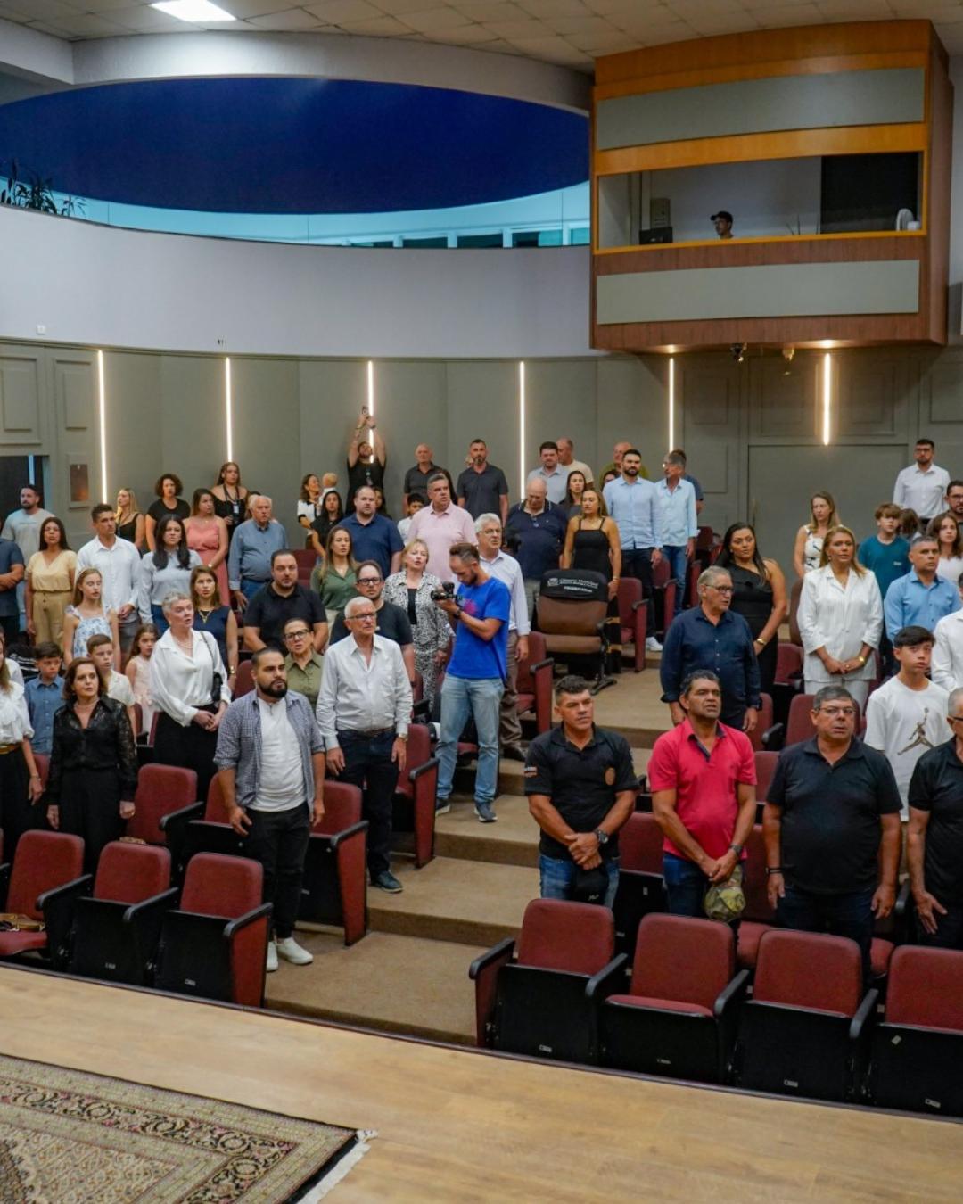 Câmara de Quatro Barras concede título a empresários da Mademape em sessão solene