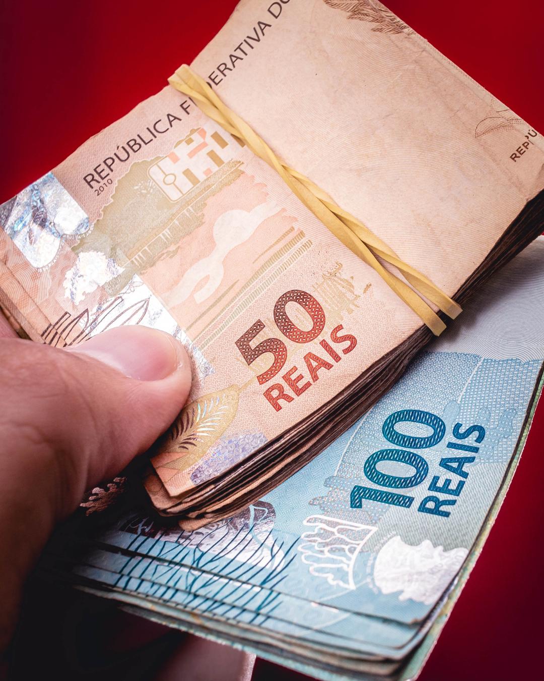 Cerca de 45% dos brasileiros buscam renda extra em meio a dificuldades financeiras, indica Datafolha