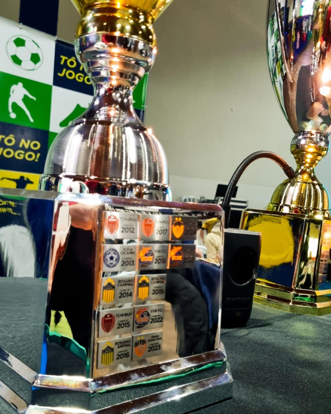Copa Campina apresenta novos troféus da competição e celebra a integração do futebol municipal