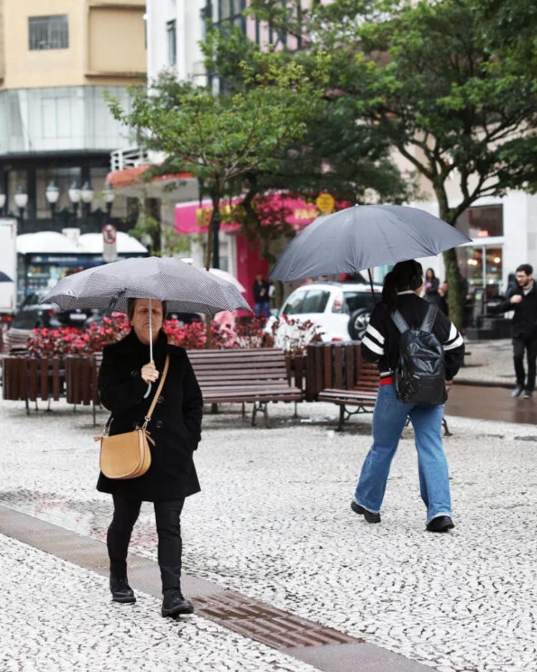 Frente fria traz chuva, ventos intensos e mínimas de 7ºC ao Paraná no final de abril