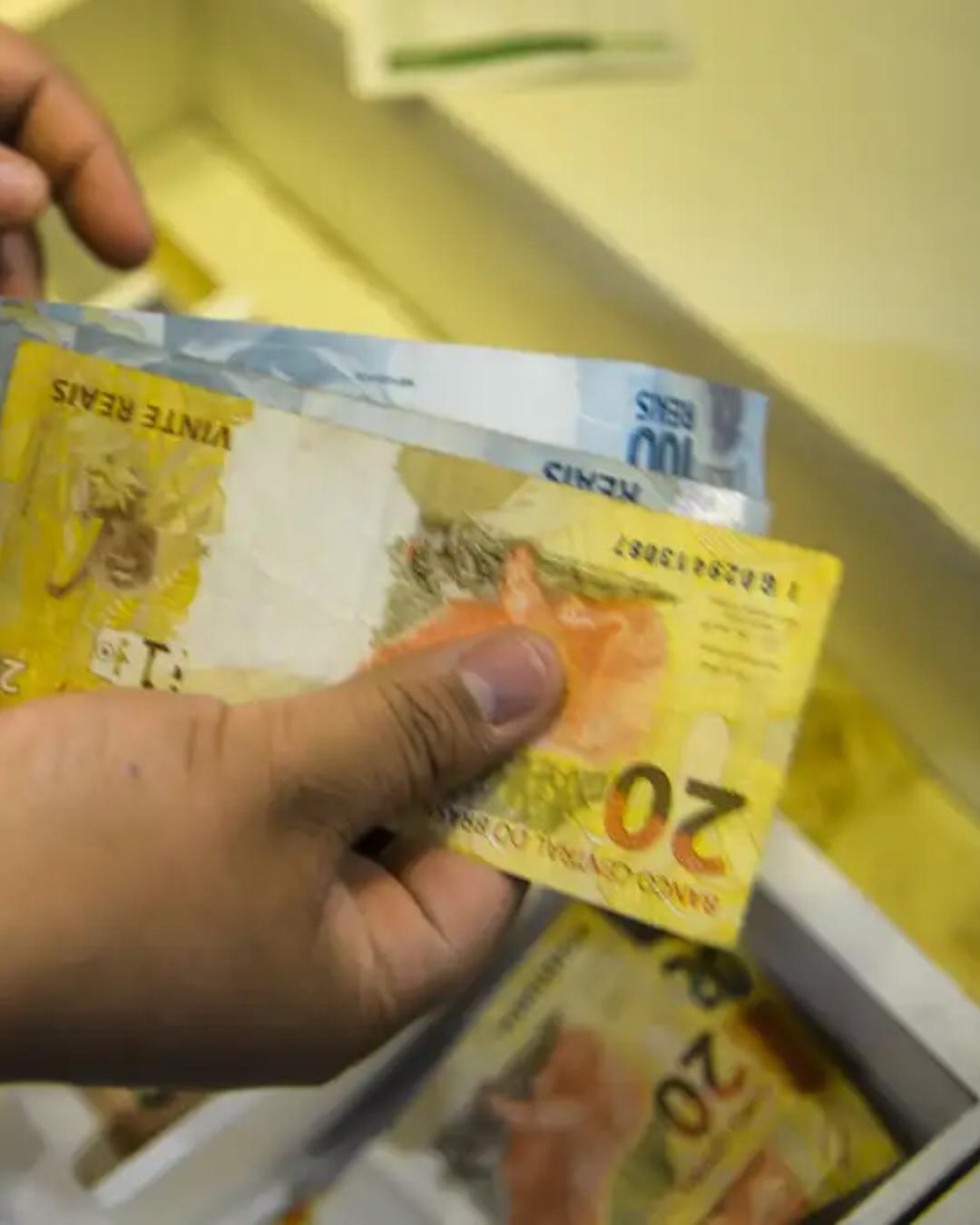 Governo federal prevê salário mínimo de R$ 1.717 com aumento de 5,92% para 2027