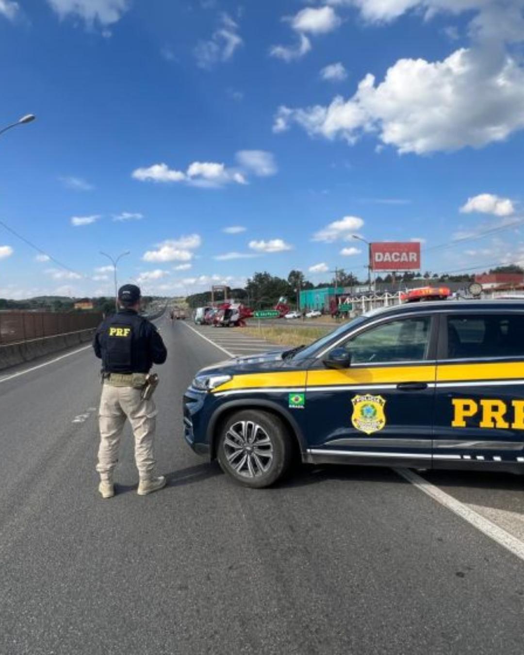 Homem morre e motociclista fica gravemente ferido após atropelamentos na BR-116, em Colombo