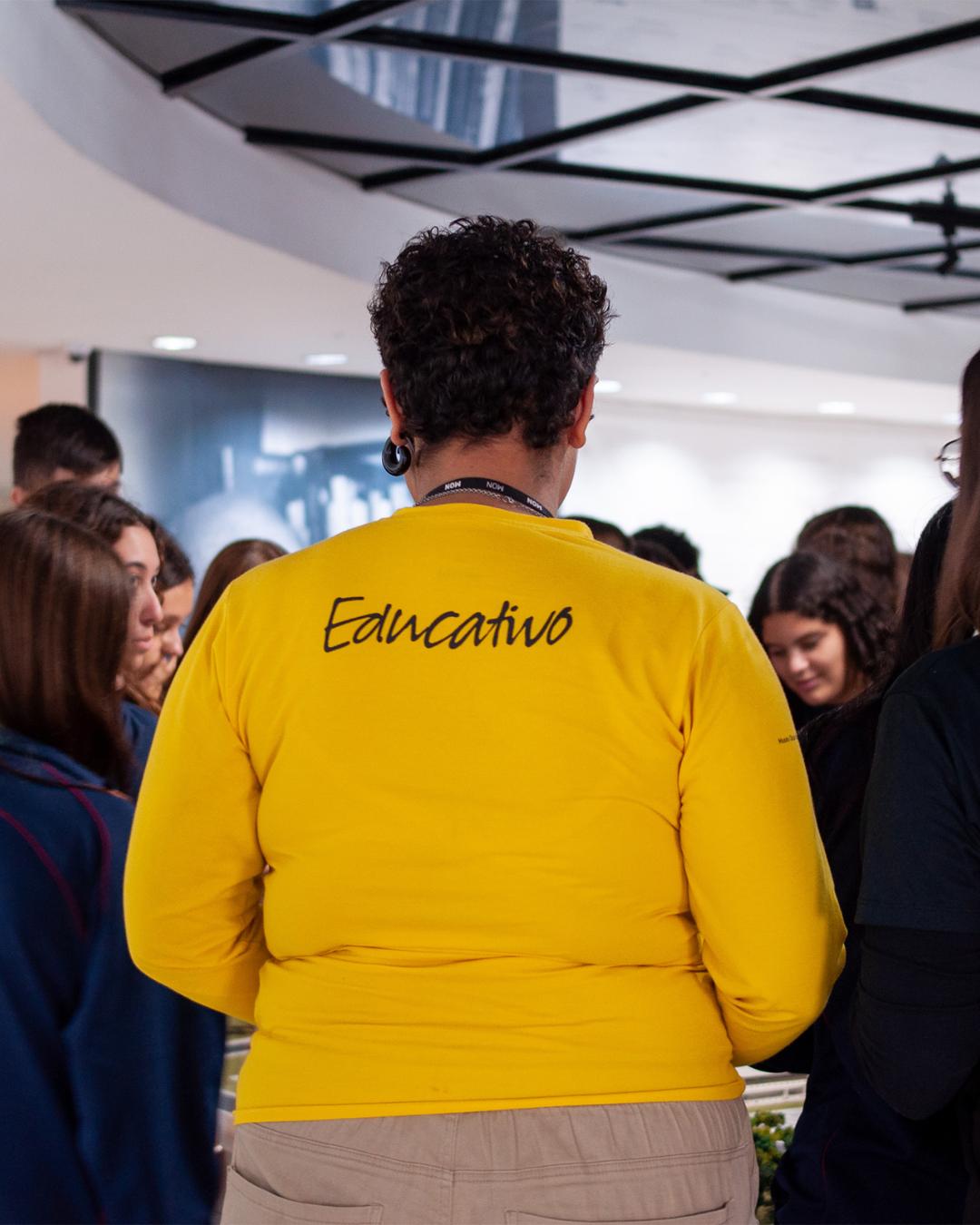 Museu Oscar Niemeyer promove visitas guiadas com destaque para acervo e arquitetura em maio