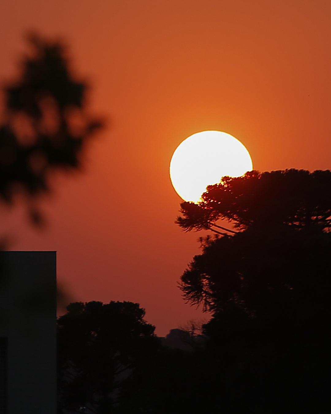 Paraná enfrenta alerta de onda de calor com temperaturas até 5°C acima da média