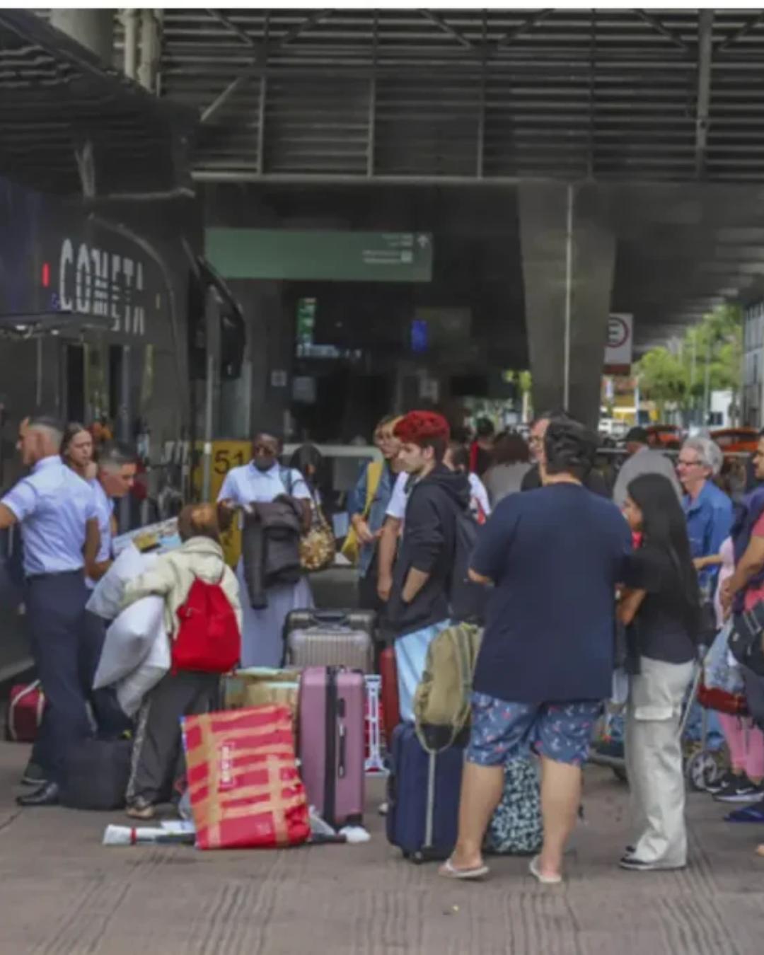 Rodoviária de Curitiba espera mais de 21 mil embarques no feriado de Tiradentes