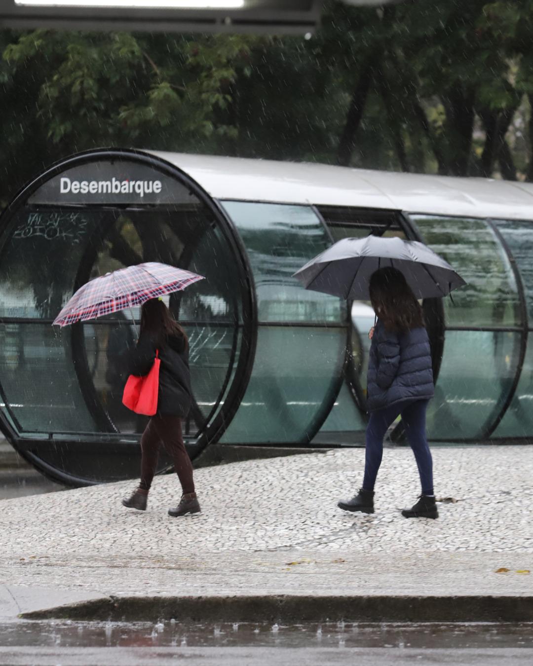 Seis cidades do Paraná superam média histórica de chuva em abril após temporal do fim de semana