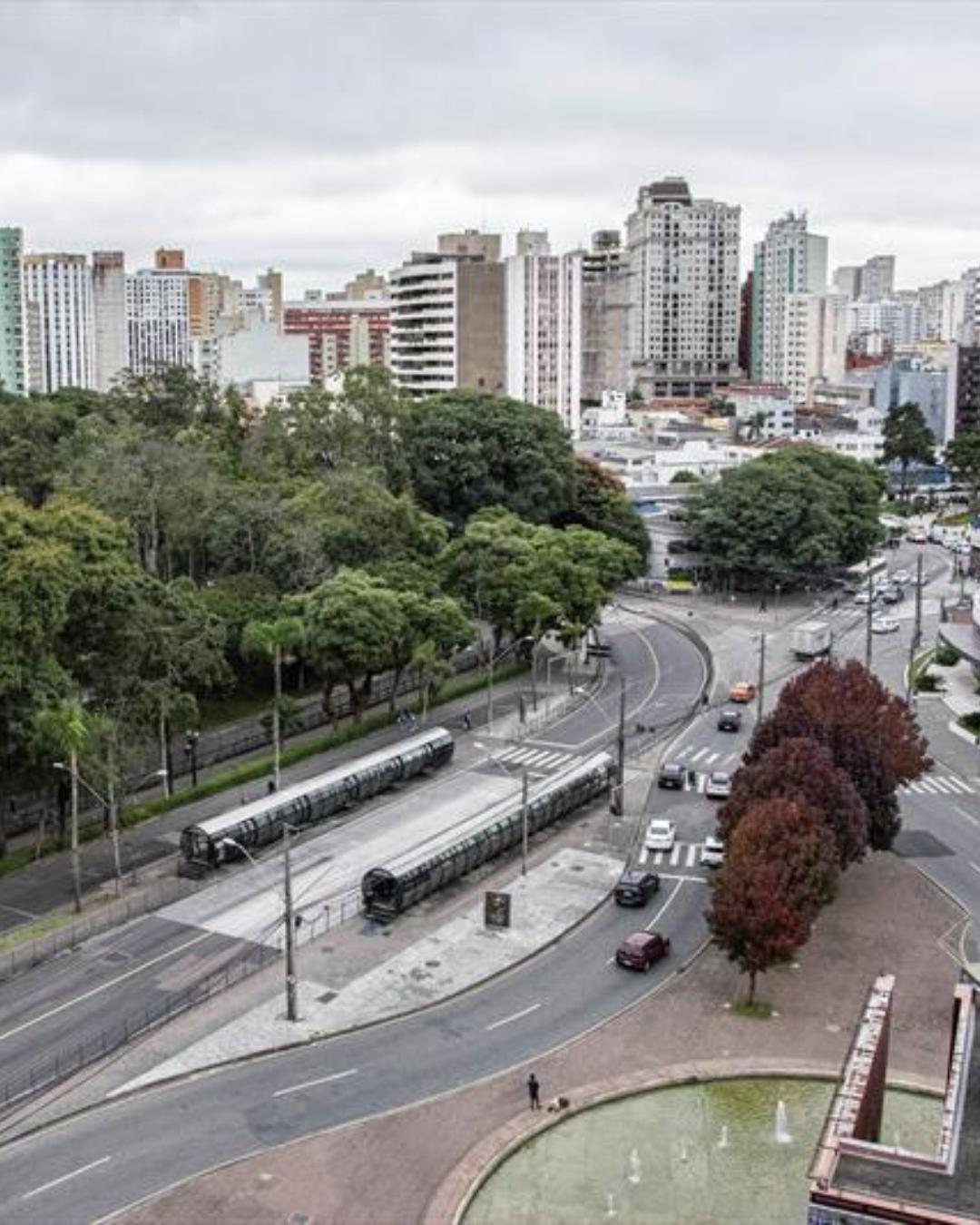 Semana começa com tempo nublado, mas sem chuva em Curitiba