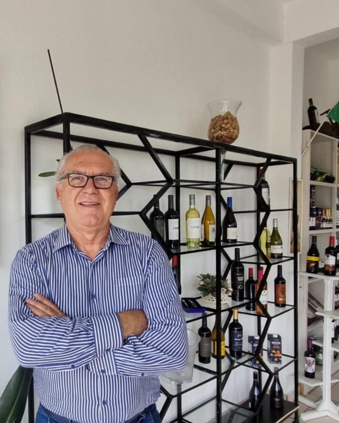 A tradicional Artigas Vinhos, localizada no centro de Quatro Barras, está em novo endereço