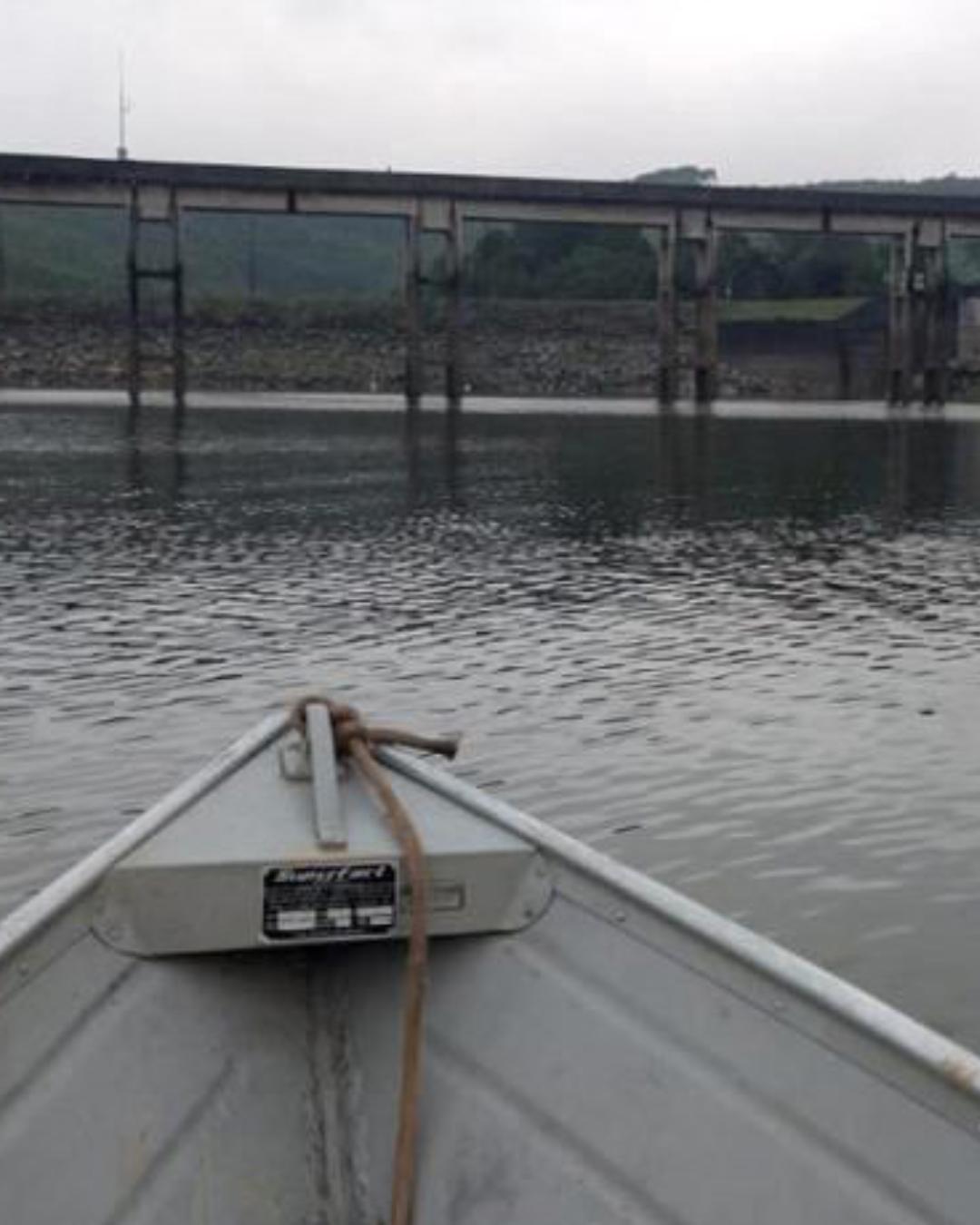 Acidente com caminhão leva IAT a proibir pesca e uso da água na Represa do Capivari