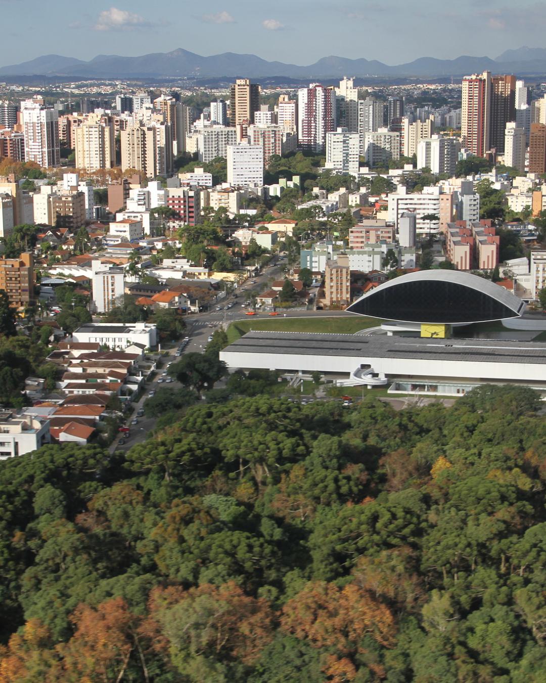 Curitiba ocupa o topo entre capitais brasileiras com melhor qualidade de vida, revela IPS Brasil