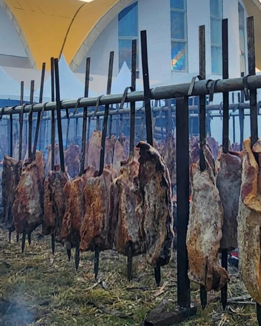 Festa da Padroeira de Pinhais celebra fé e tradição com novenário, costela fogo de chão e programação variada