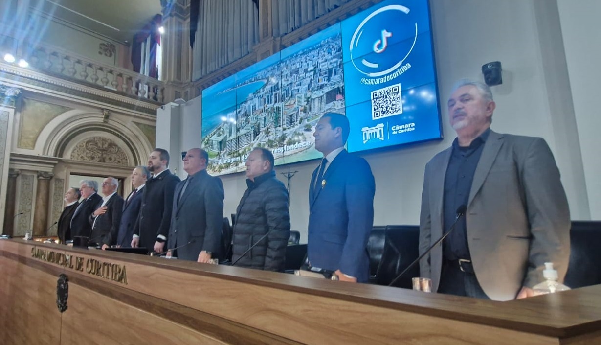 Bihl Zanetti recebe Cidadania Honorária de Curitiba em sessão solene na Câmara Municipal