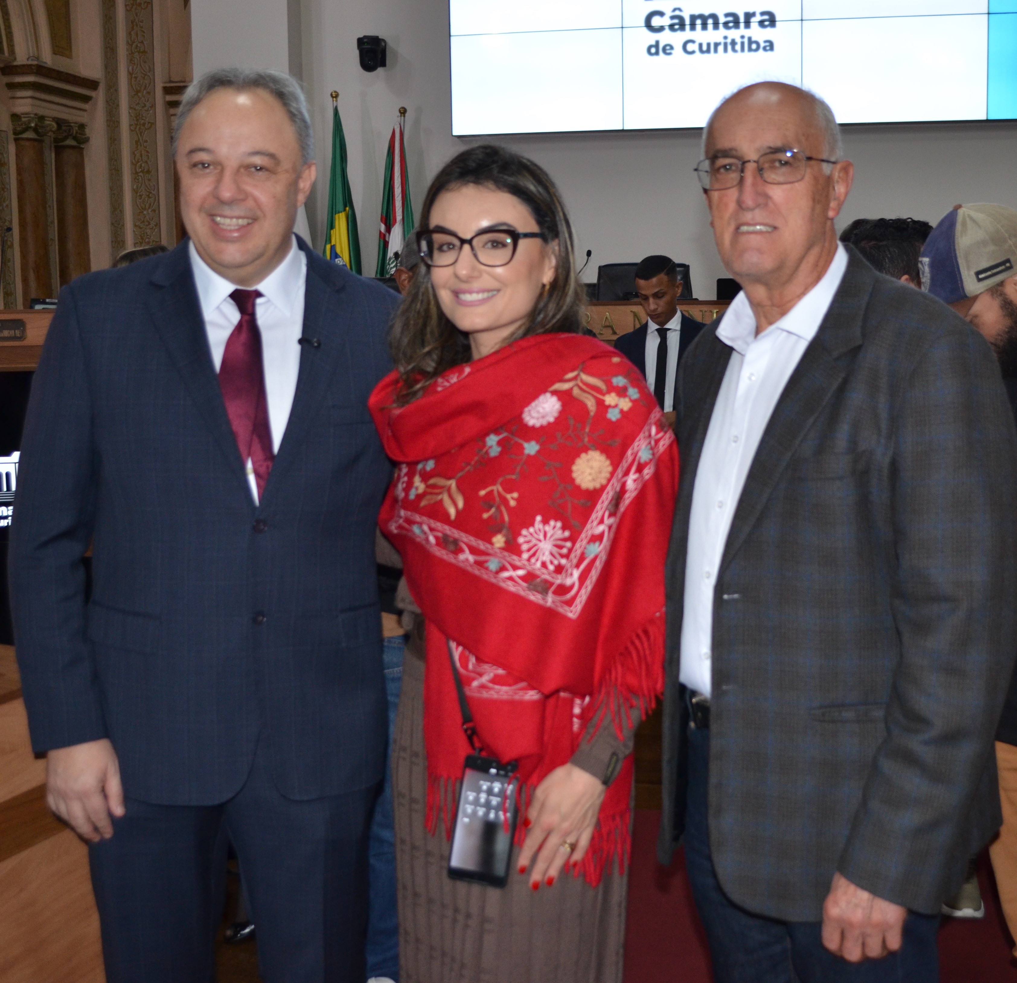 Bihl Zanetti recebe Cidadania Honorária de Curitiba em sessão solene na Câmara Municipal