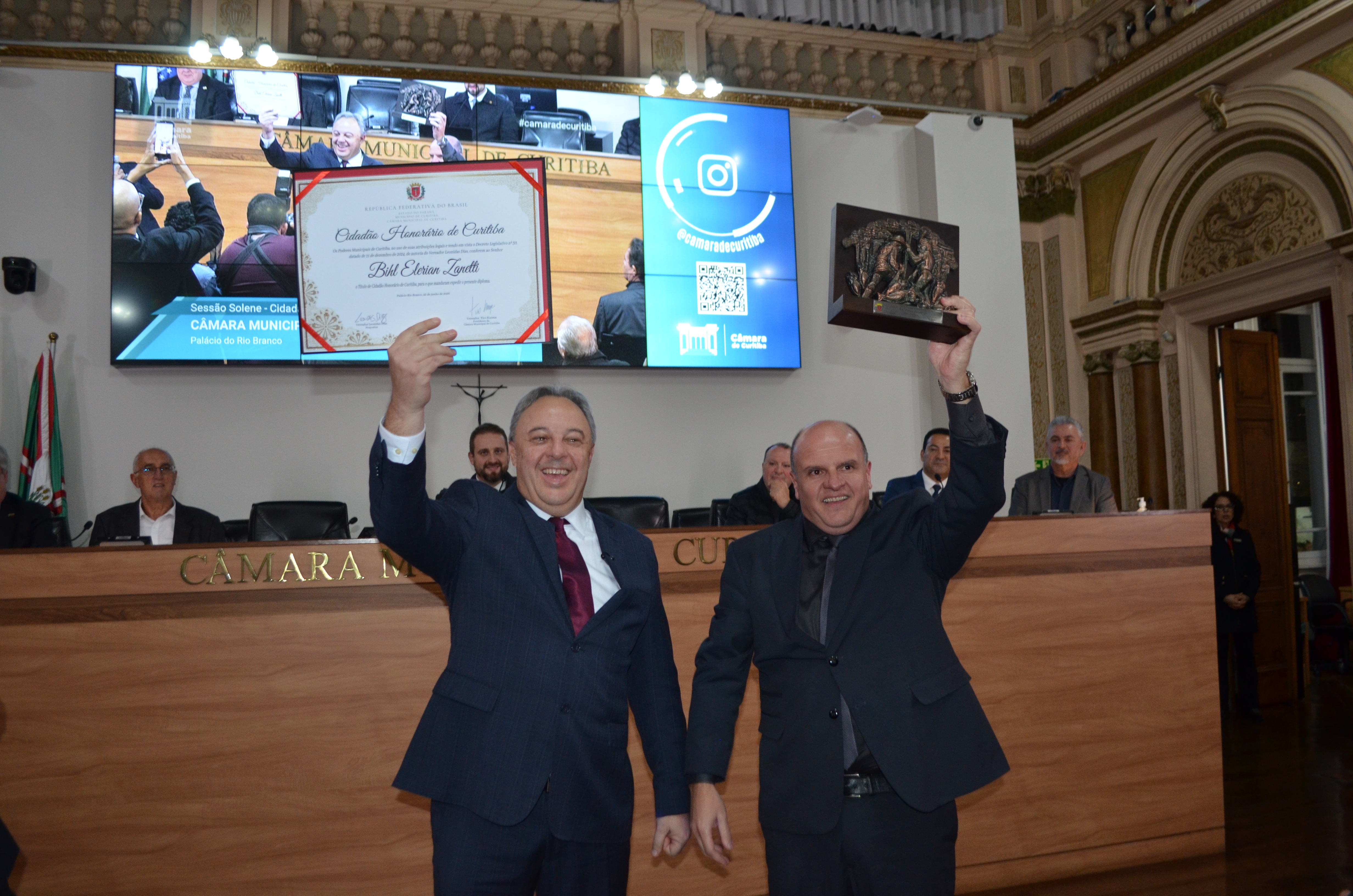 Bihl Zanetti recebe Cidadania Honorária de Curitiba em sessão solene na Câmara Municipal
