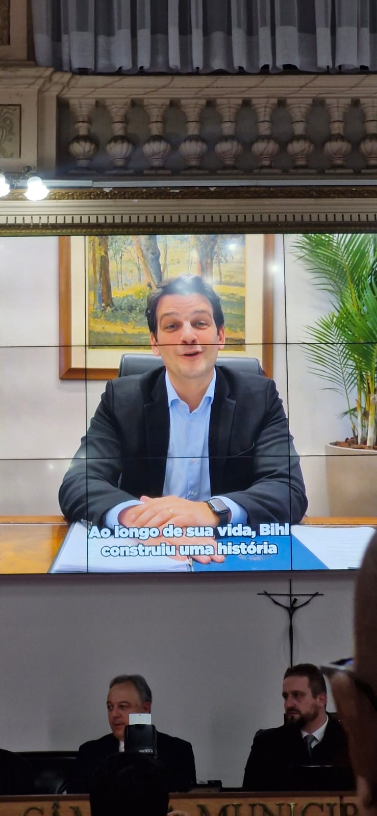 Bihl Zanetti recebe Cidadania Honorária de Curitiba em sessão solene na Câmara Municipal