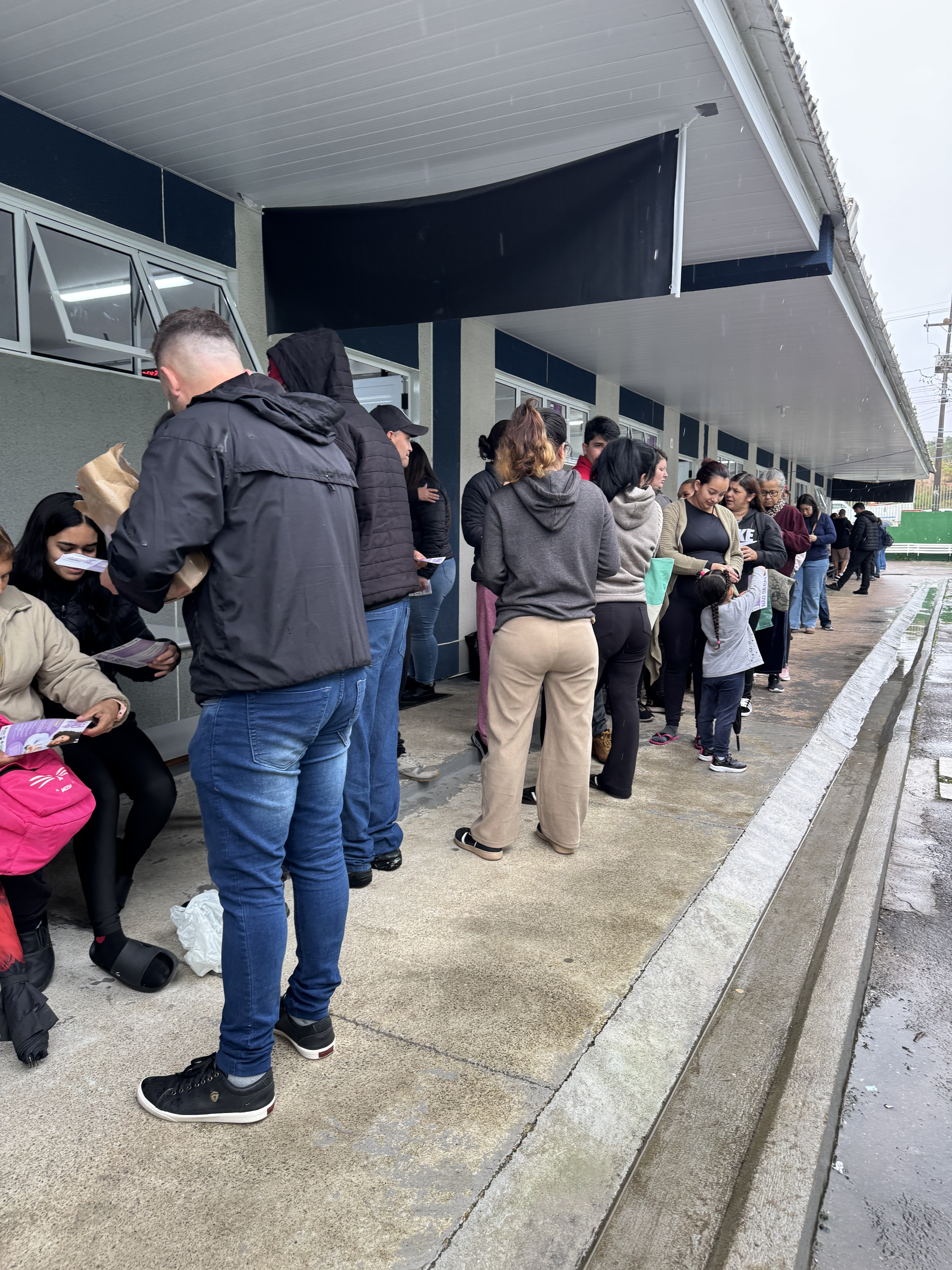 Mesmo com o tempo chuvoso e as baixas temperaturas, moradores do Santa Rosa compareceram em grande número ao Movimenta Campina