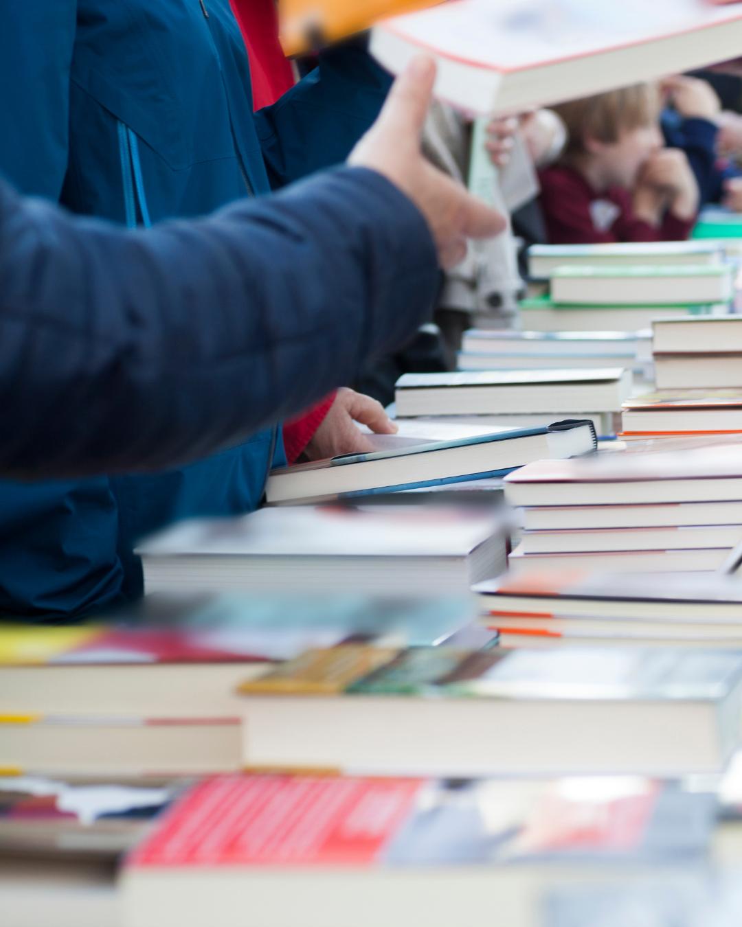 Feira do Livro da Editora UFPR terá descontos de 30% e programação gratuita em agosto